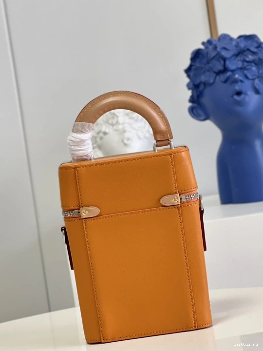 WIS VUITTON VERTICAL LOUIS BOX TRUNK 0316